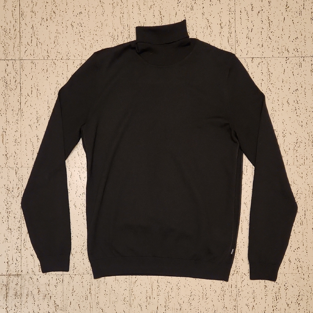 Hugo Boss Black Fine Italian Yarn Knit Light Weight Pullover Tutle Neck Sweater